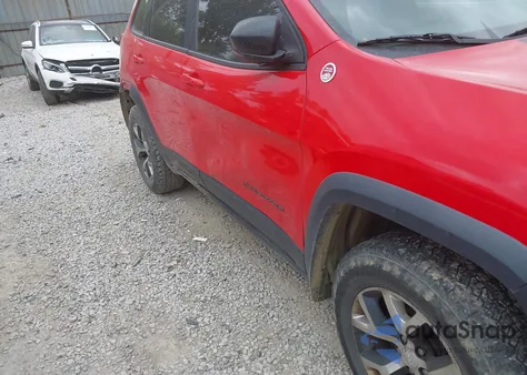 2017 Jeep Cherokee Trailhawk 4X4 z USA, uszkodzony, nr VIN 1C4PJMBS7HW621388